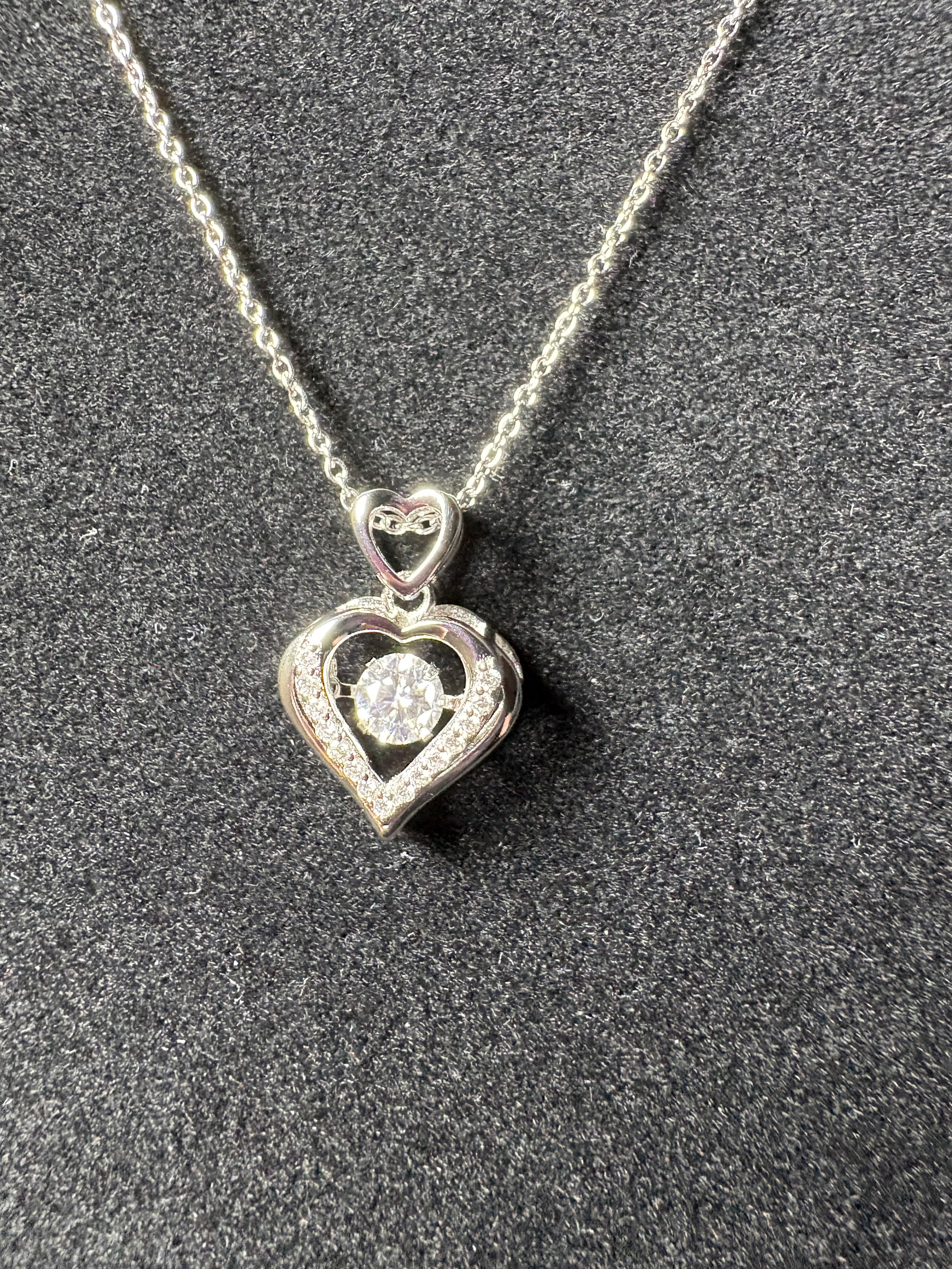 “Dancing Heart Necklace” Moissanite S925