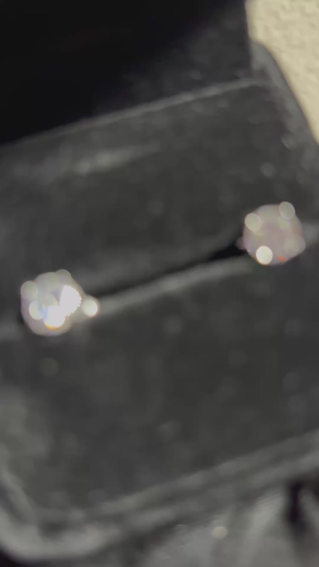 “Stud Earrings” Moissanite S925